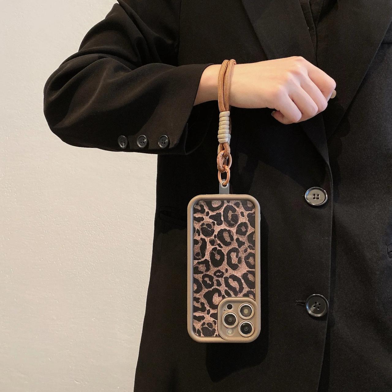 LeoHülle mit Handschlaufe - Eleganter Look fürs iPhone