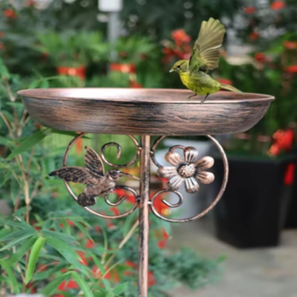 VogelHof™ – Futterplatz und Vogelbad im warmen Retro-Look